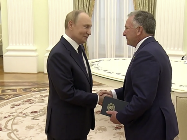 Putin ABŞ prezidentinin xüsusi nümayəndəsini qəbul etdi - <span class="color_red">VİDEO</span>