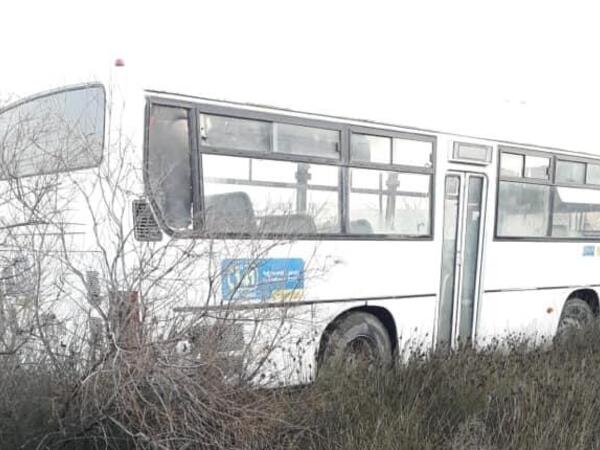 Sərnişin avtobusu yanacaqdoldurma məntəqəsinə çırpıldı
