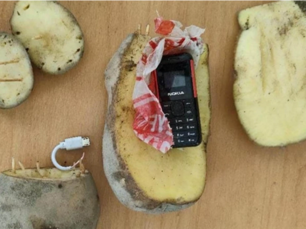 Kartofun içində telefon keçirmək istədi, saxlanıldı