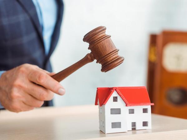 Azərbaycanda 4 bağlanmış bankın əmlakları hərraca çıxarılır