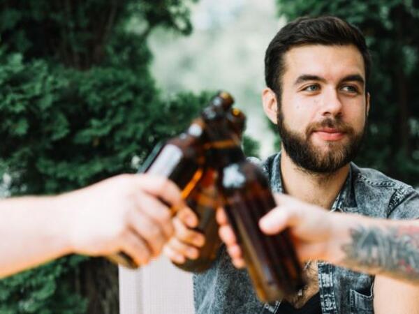 Alkoqol qəbul etmək üçün ən pis vaxt - bu, yuxunuzu korlaya bilər