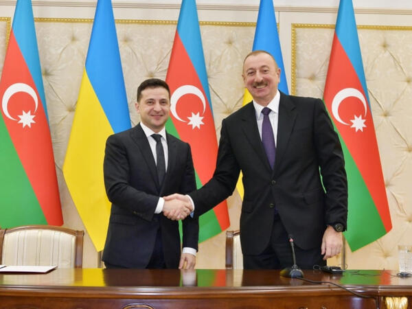 Volodimir Zelenski İlham Əliyevə zəng edib