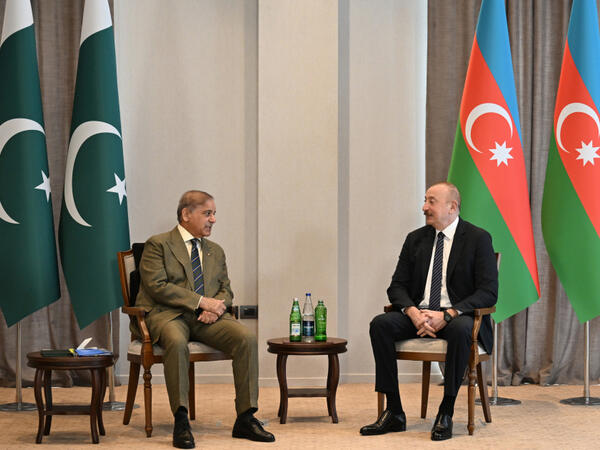 Prezident İlham Əliyev Şahbaz Şərifə zəng edib