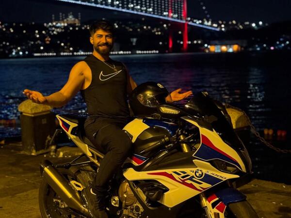 Türkiyəli fenomen qəzada öldü - FOTO