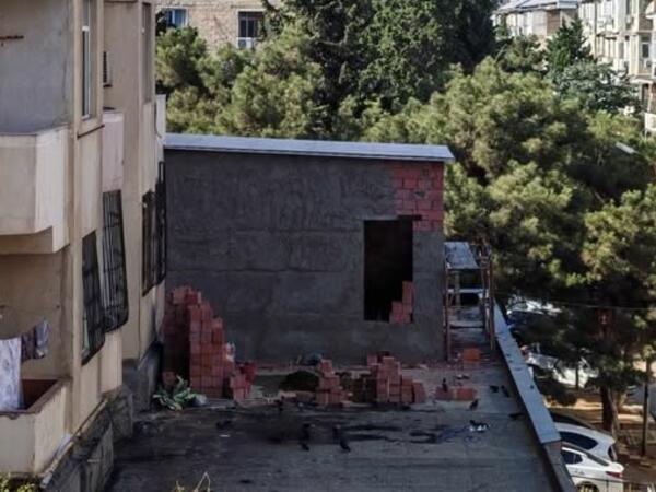 Yasamalda çoxmərtəbəli binada qanunsuz artırılan eyvan söküldü - FOTO