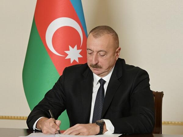 Prezident DSX-nin hərbçilərinə ali hərbi rütbələr verdi