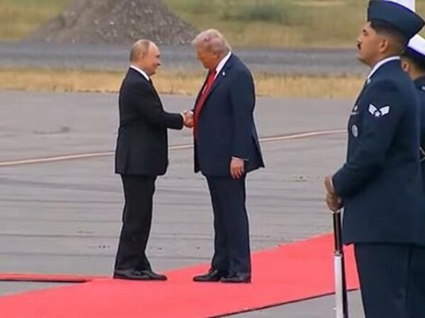 29 sm boy fərqi belə olmur - Putin-Tramp görüşündə müəmma
