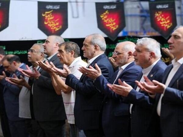Pezeşkian İrəvanda Göy məsciddə namaz qıldı