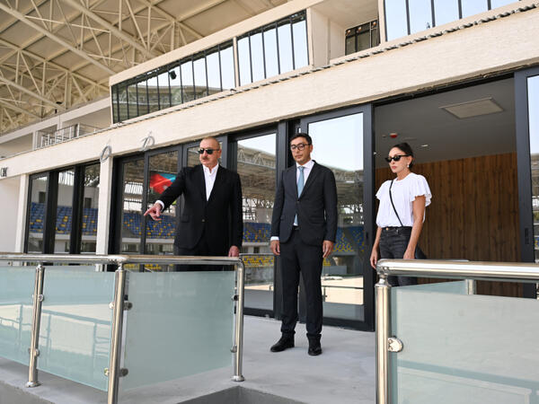 Prezident İlham Əliyev və birinci xanım Mehriban Əliyeva Gəncə şəhər stadionunda tikinti işlərinin gedişi ilə tanış olublar - FOTO