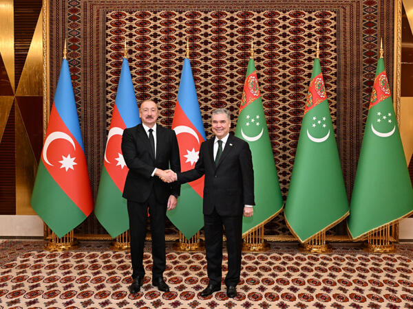 Prezident İlham Əliyevin Türkmənistan Xalq Məsləhətinin sədri ilə təkbətək görüşü başlayıb - FOTO