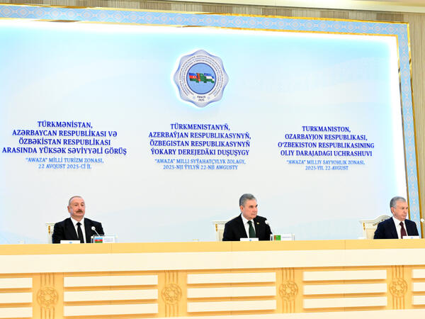 Prezident İlham Əliyev, Qurbanqulu Berdiməhəmmədov və Şavkat Mirziyoyevin iştirakı ilə sənədlərin imzalanması mərasimi olub - FOTO