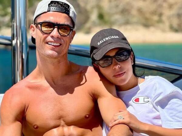 Ronaldo Corcinaya evlilik təklifi etdi - müqavilənin detalları gündəm oldu
