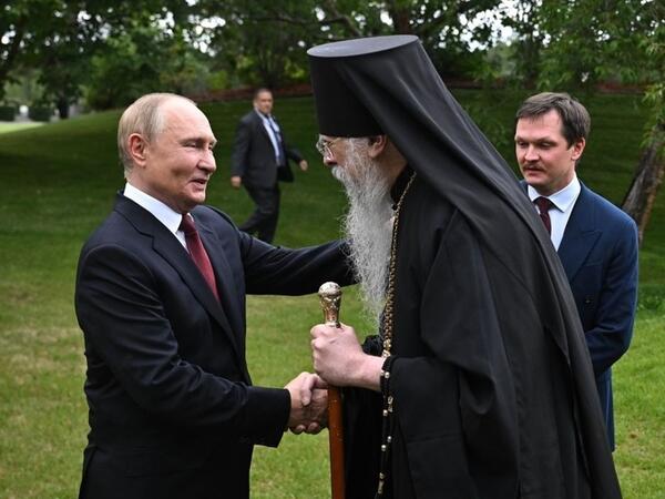 Putinlə görüşdüyünə görə ÜZR İSTƏDİ