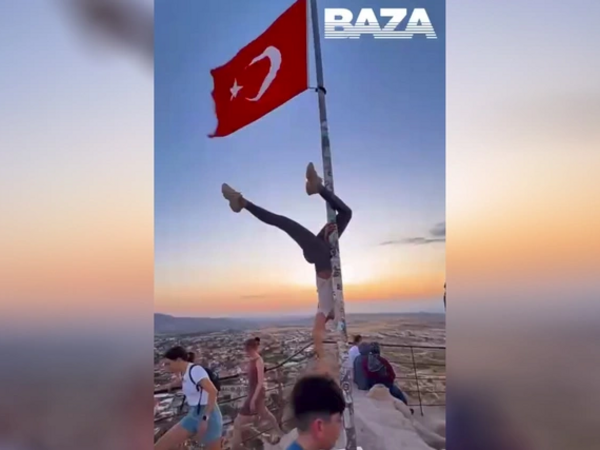 Bayraq dirəyinin üzərinə çıxıb rəqs etdi - HƏBS OLUNACAQ - <span class="color_red">VİDEO</span>