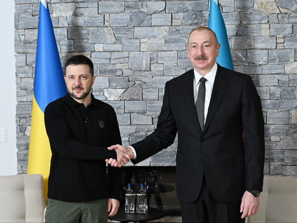 İlham Əliyev Müstəqillik Günü münasibətilə Ukrayna Prezidentini təbrik edib