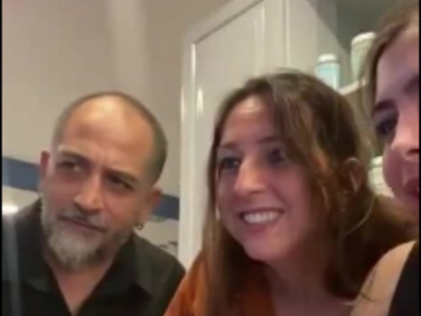 Gənc qız universitetə qəbul ola bilmədi, ailəsinin reaksiyası gündəm oldu - <span class="color_red">VİDEO</span>