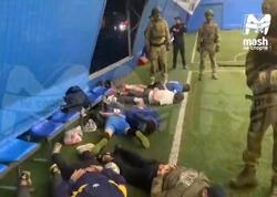 20-yə yaxın futbolçu meydançada həbs olundu - VİDEO