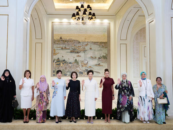 Mehriban Əliyeva Çində dövlət və hökumət başçılarının xanımları ilə birlikdə gəmi gəzintisində iştirak edib - FOTO