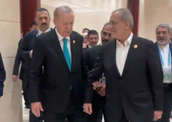 Ərdoğan əlini buraxmadı, Pezeşkian isə farsca... - Video