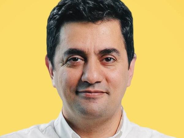 Bir fotosu ilə gündəm olmuşdu - Yüksək vəzifəyə təyin olunan Elgün Səmədov görün kim imiş - FOTO