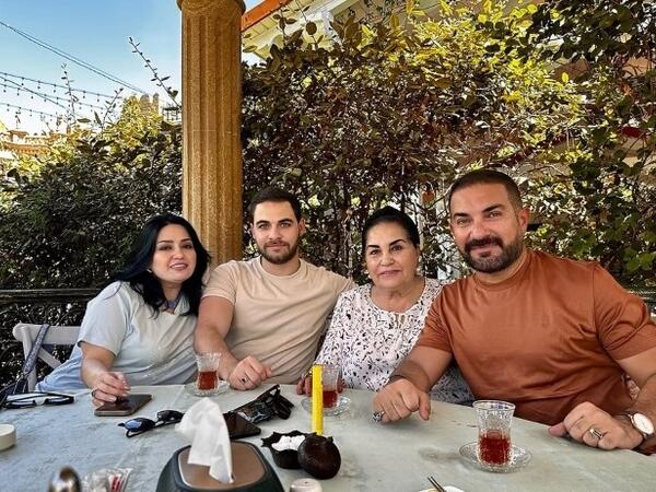 Rəşad Xalq artisti olan xalası və qızı ilə - <span class="color_red">FOTOlar</span>