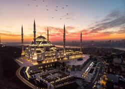 Türkiyədə məsciddə qucaqlaşan rusiyalı turistlər saxlanıldı - FOTO