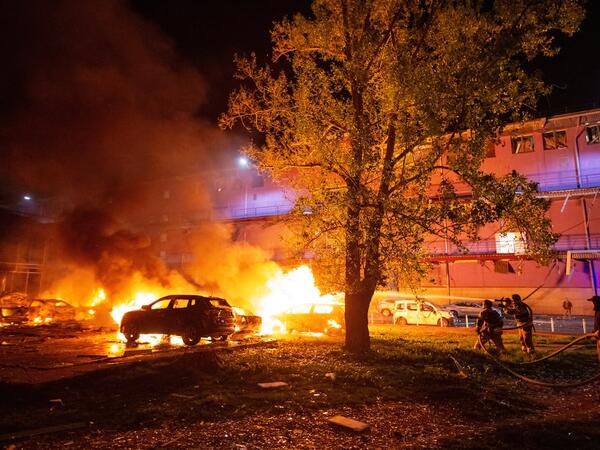 Rusiyanın PUA hücumu nəticəsində Kiyevdə hökumət binasında yanğın baş verib