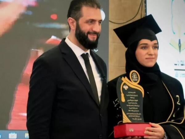 Suriya Prezidenti Əş-Şara diplomu həyat yoldaşına özü təqdim etdi