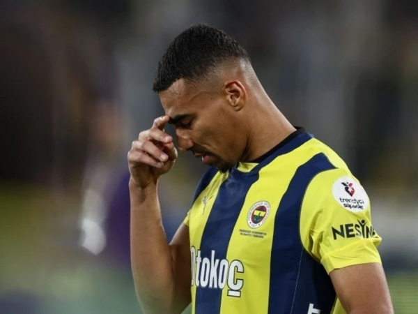“Fənərbağça” bu futbolçu ilə yollarını ayırdı - <span class="color_red">FOTO</span>
