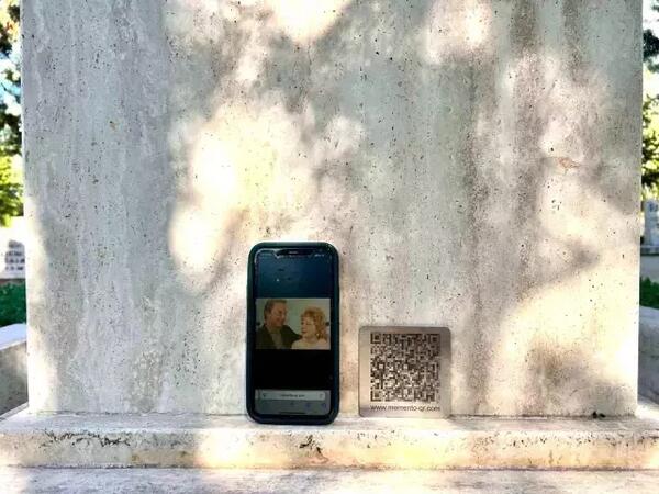 Yeni nəsil məzarlar belə olacaq: QR kodlu... - <span class="color_red">FOTO</span>