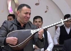 Tanınmış aşıq sazla &quot;oyun çıxardı&quot; - şousu başında &quot;partladı&quot; - <span class="color_red">VİDEO</span>