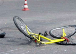 Azərbaycanda velosipedin əyləc tutacağı 8 yaşlı qızın gözünə girdi - Xəstəxanada öldü