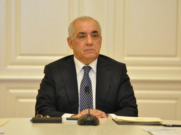 Baş nazirdən sürücülük vəsiqəsi ilə bağlı yeni QƏRAR