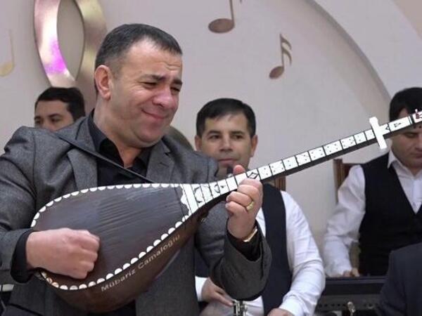 Tanınmış aşıq sazla &quot;oyun çıxardı&quot; - şousu başında &quot;partladı&quot; - <span class="color_red">VİDEO</span>