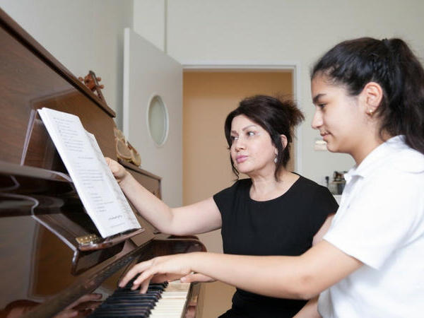Musiqi məktəlbərində təhsil haqqı 2 dəfəyə yaxın artırıldı, 50 faizini də indi istəyirlər