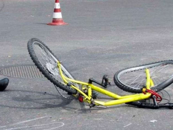 Azərbaycanda velosipedin əyləc tutacağı 8 yaşlı qızın gözünə girdi - Xəstəxanada öldü