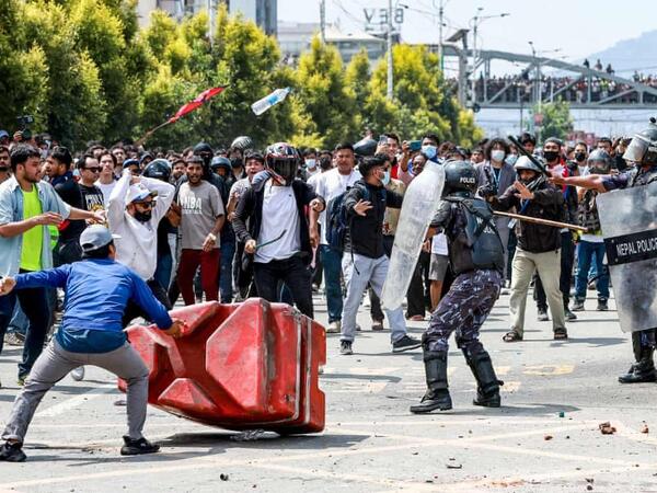 Nepalda etiraz dalğası gərginləşir – Ölənlərin sayı artdı