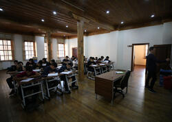 Ermənistan məktəblərində Azərbaycan bayrağının RƏNGLƏRİ - <span class="color_red">FOTO</span>