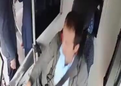 Bakıda sərnişin avtobus sürücüsünü döydü - <span class="color_red">VİDEO</span>