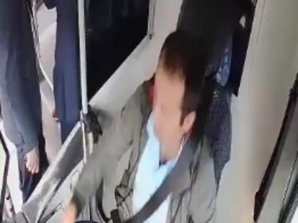 Bakıda sərnişin avtobus sürücüsünü döydü - <span class="color_red">VİDEO</span>
