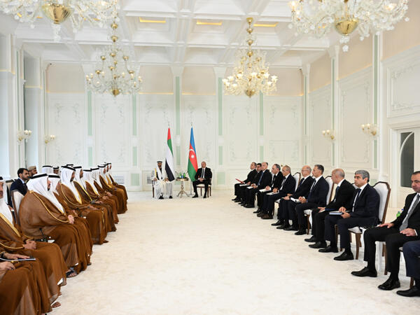 İlham Əliyevin və Şeyx Məhəmməd bin Zayed Al Nəhyanın geniş tərkibdə görüşü olub - FOTO