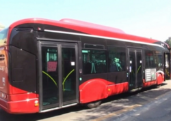 “28 May”da bədbəxt hadisə - “Bakubus”un avtobusu qadını vurdu