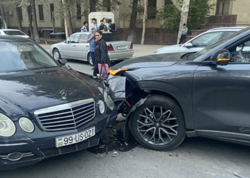 AMEA-nın həyətində zəncirvari qəza - <span class="color_red">FOTO</span>