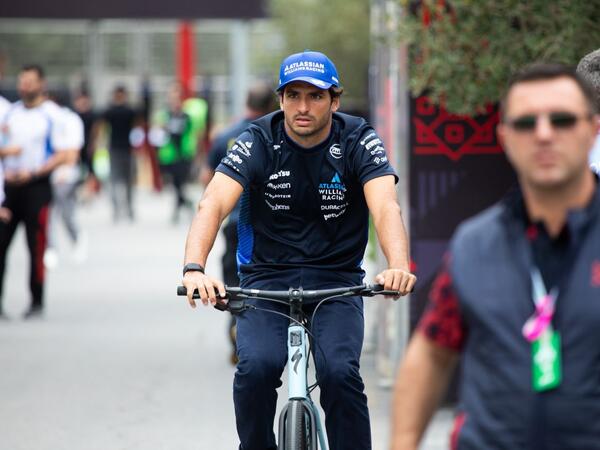 Formula 1 Pilotları Paddock-da: Yarışa sayılı saatlar qaldı - <span class="color_red">FOTO</span>