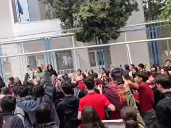 Şagirdlər “Anadolu” liseyinin köçürülməsindən narazıdır