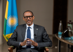 Ruanda Prezidenti Pol Kaqame Fəxri xiyabanda Ulu Öndər Heydər Əliyevin məzarını ziyarət edib