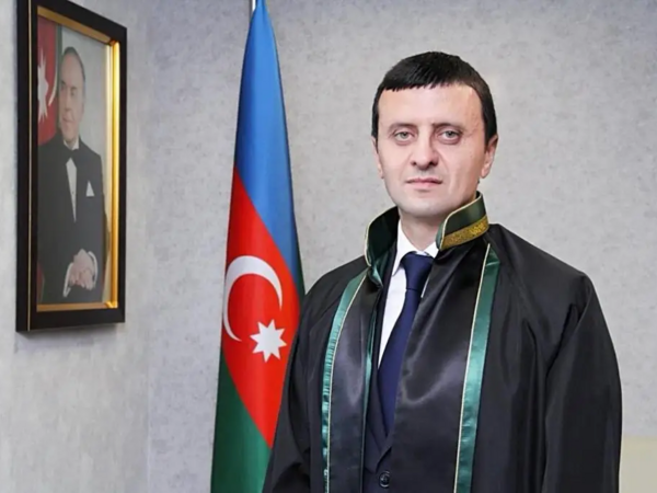 Tanınmış vəkil nazirlikdəki vəzifəsindən nə vaxt çıxarılıb?