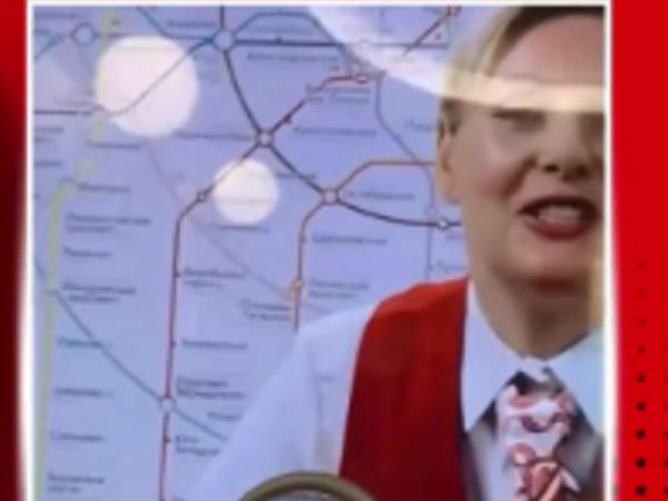 Moskva metrosunda inqilab - kassir görənləri heyrətləndirir - <span class="color_red">VİDEO</span>