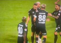 Məşhur futbolçu komanda yoldaşını döydü - <span class="color_red">VİDEO</span>
