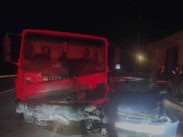 &quot;Baş yol&quot;u gözləmədən çıxdı, yük maşınının altında qaldı - <span class="color_red">Anbaan görüntülər</span>